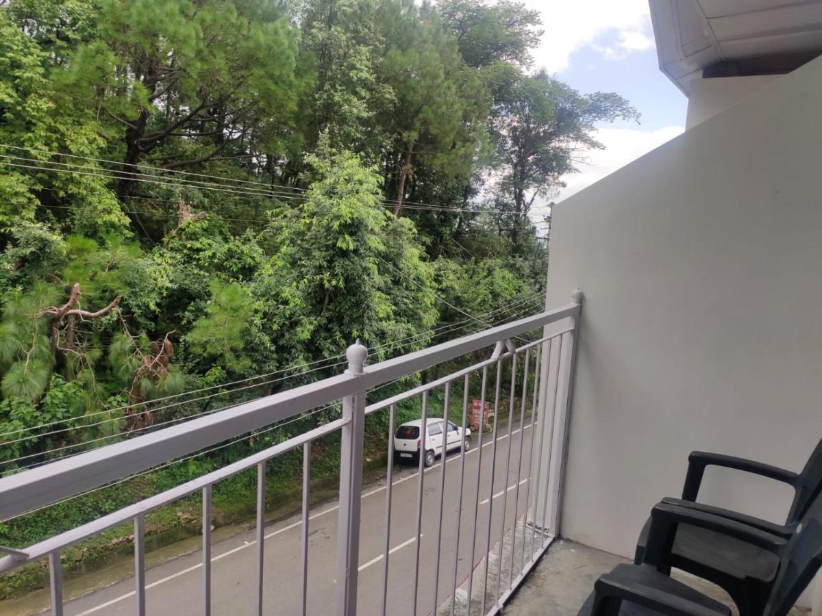Hotel Amandeep Дармсала Экстерьер фото