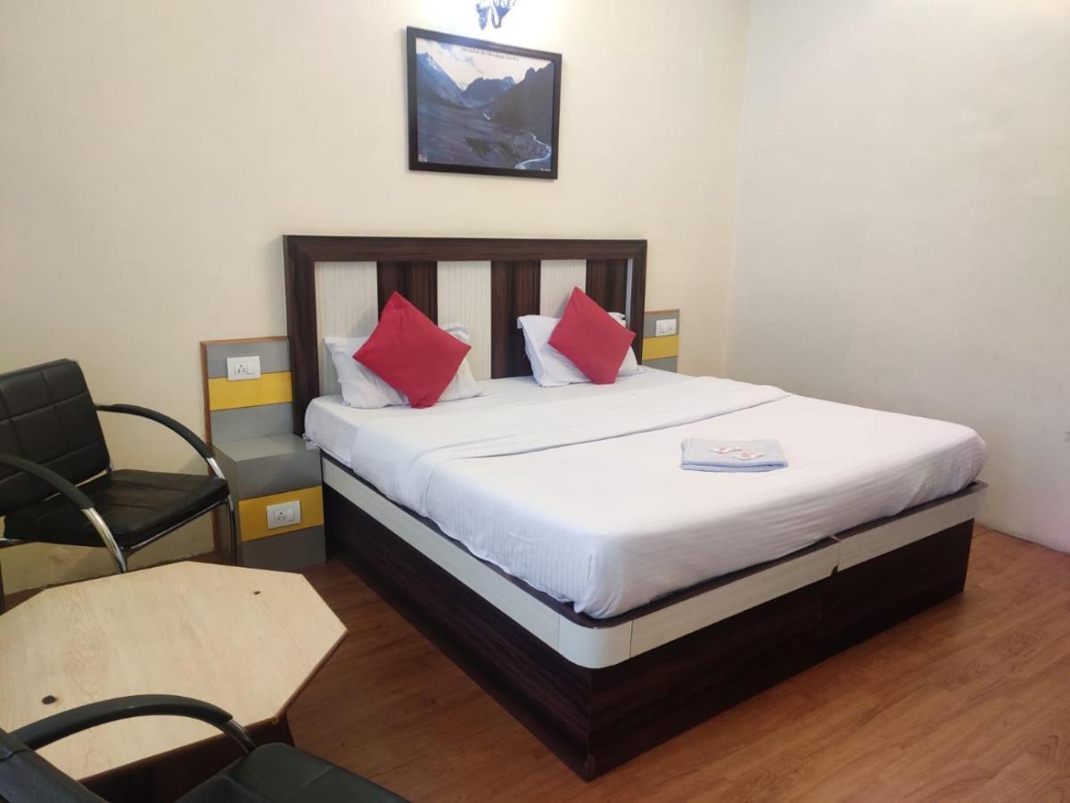 Hotel Amandeep Дармсала Экстерьер фото