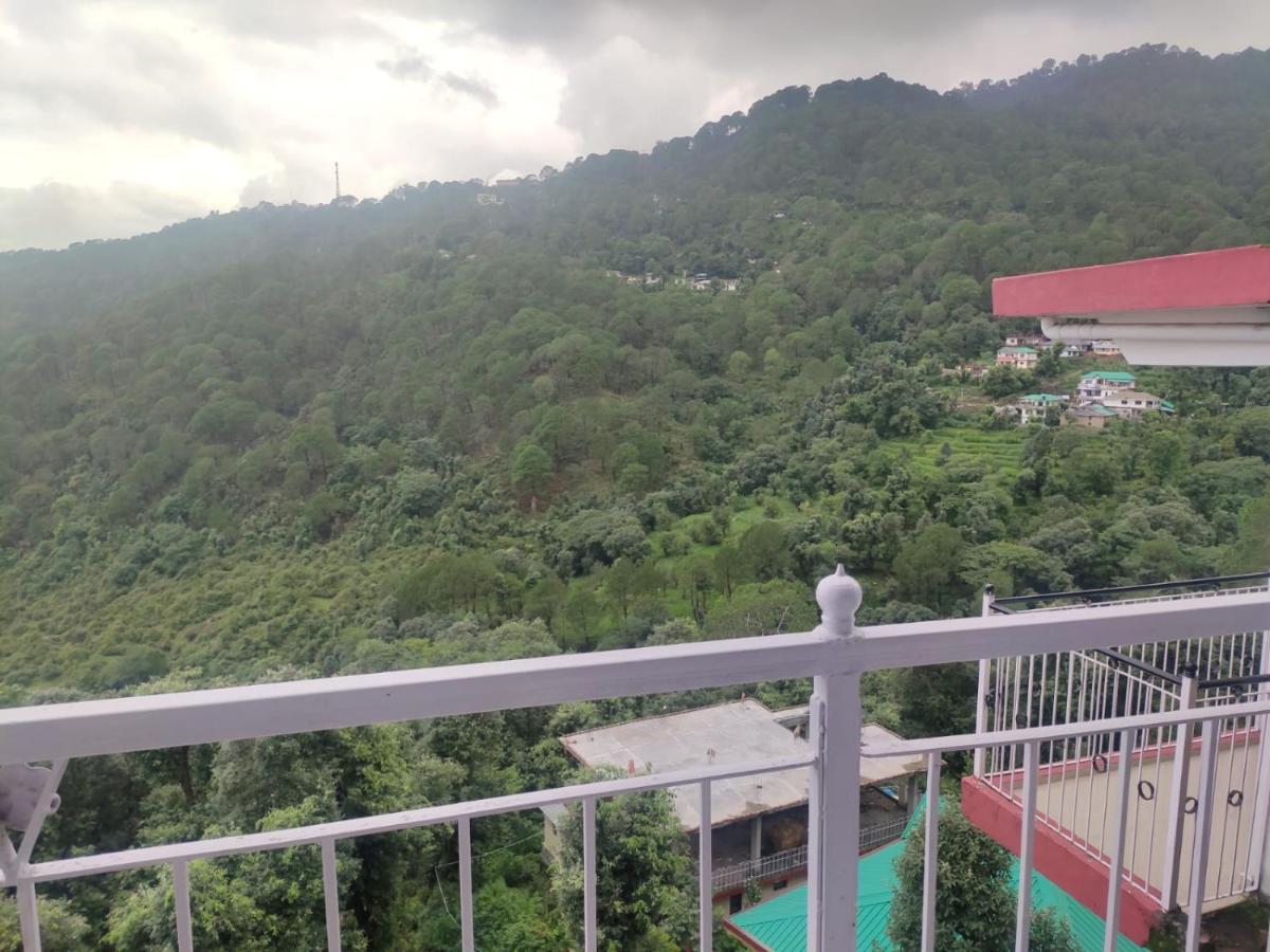 Hotel Amandeep Дармсала Экстерьер фото
