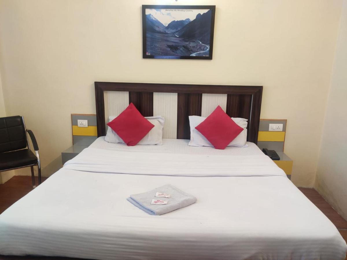Hotel Amandeep Дармсала Экстерьер фото