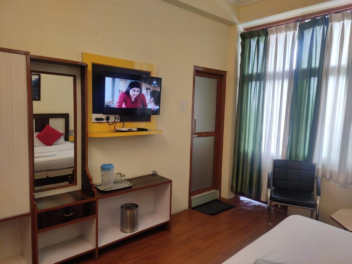 Hotel Amandeep Дармсала Экстерьер фото