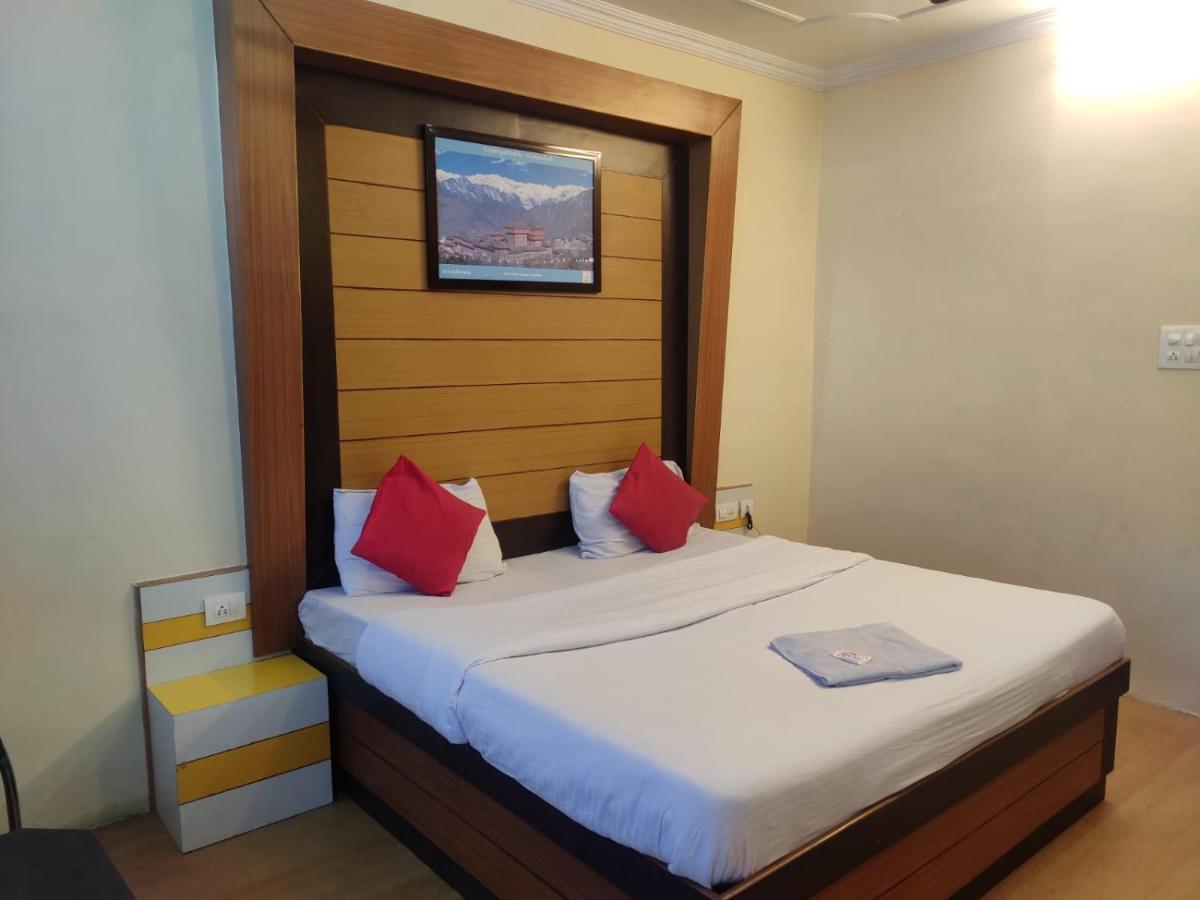 Hotel Amandeep Дармсала Экстерьер фото