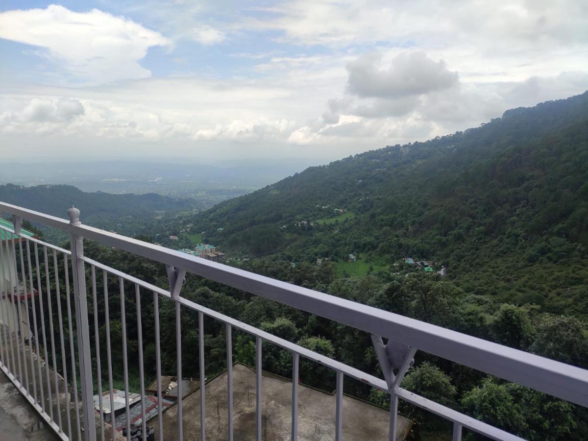 Hotel Amandeep Дармсала Экстерьер фото