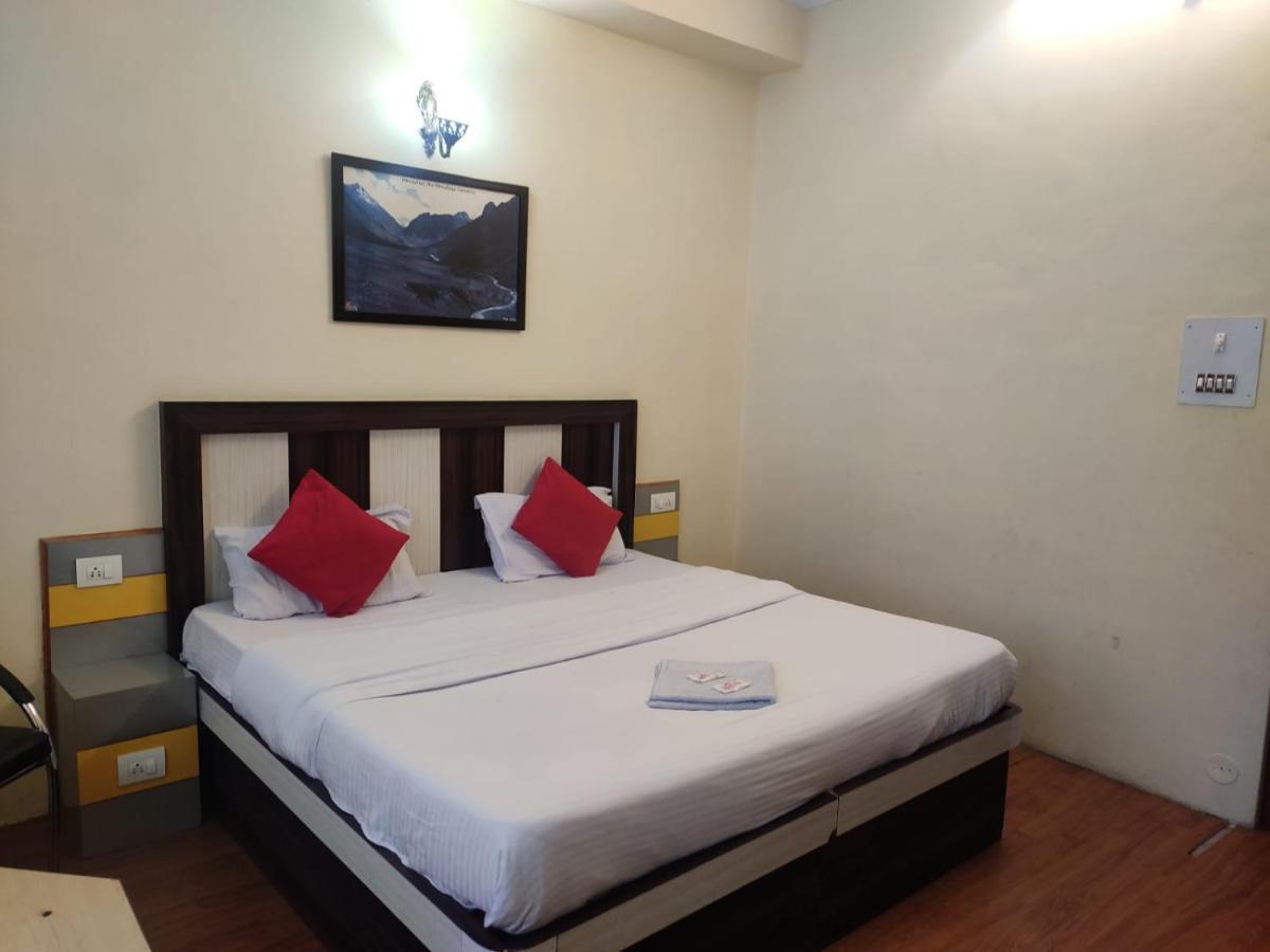 Hotel Amandeep Дармсала Экстерьер фото