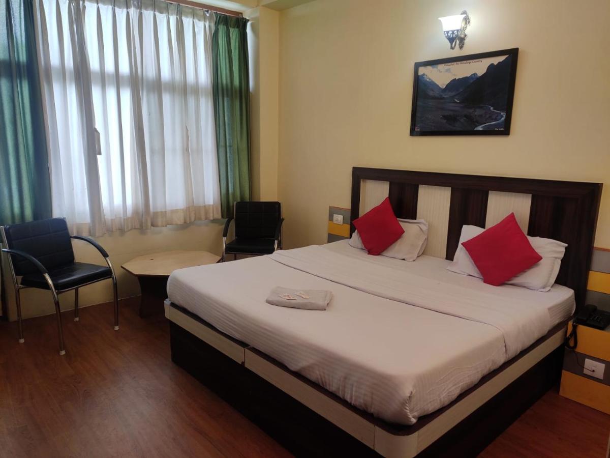 Hotel Amandeep Дармсала Экстерьер фото