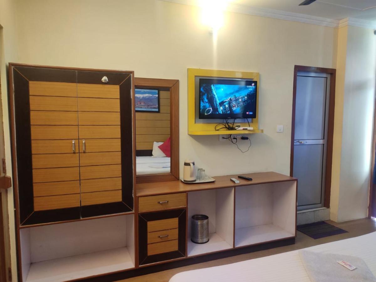Hotel Amandeep Дармсала Экстерьер фото