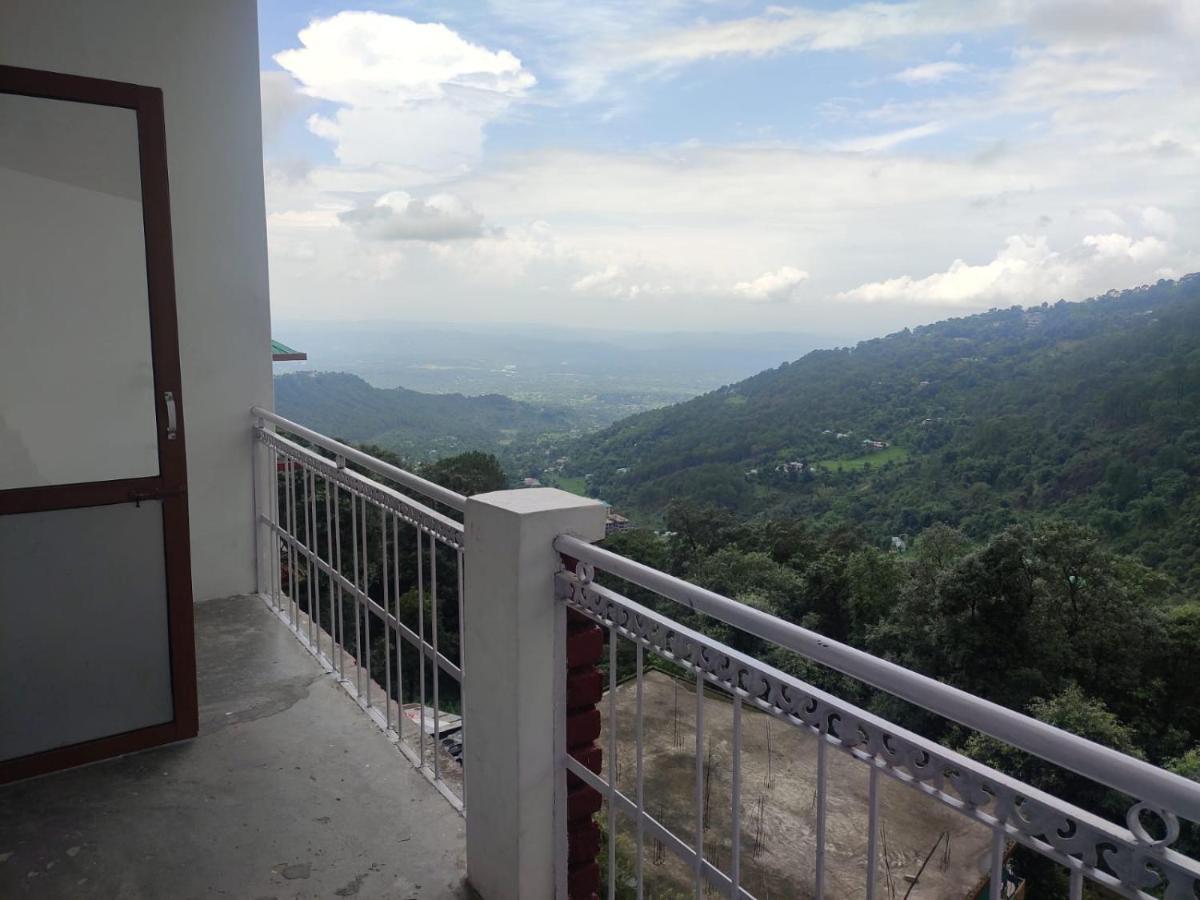 Hotel Amandeep Дармсала Экстерьер фото