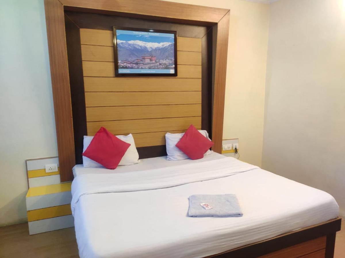 Hotel Amandeep Дармсала Экстерьер фото