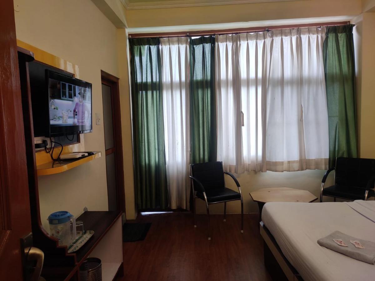 Hotel Amandeep Дармсала Экстерьер фото