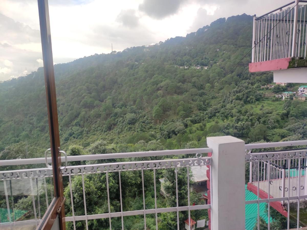 Hotel Amandeep Дармсала Экстерьер фото